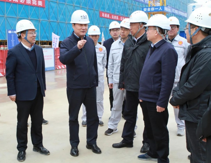 省人大常委會(huì)副主任、省...